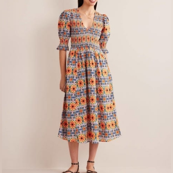 Boden Dresses & Skirts - BODEN Smocked Bodice Puff Sleeve Midi Floral Deep V Dress Size 16/18R